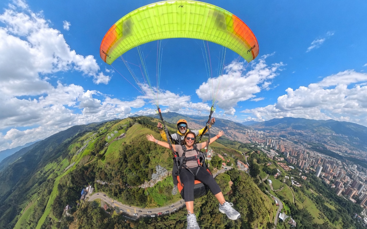 Paragliding in Medellín